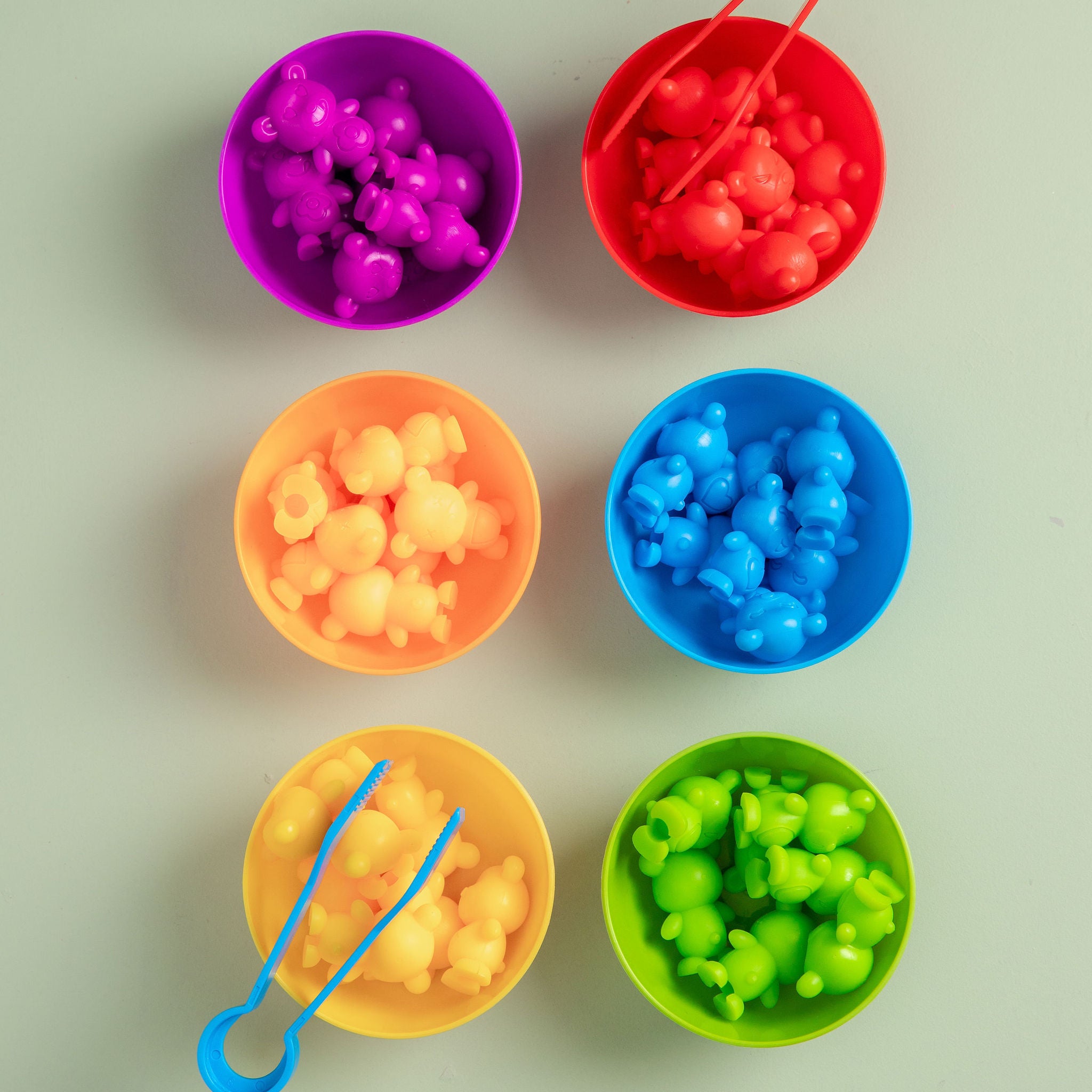Colour sorting bowls and tweezers from Tiny Tree Toys Counting and Sorting Set - non-toxic plastic fine motor tools