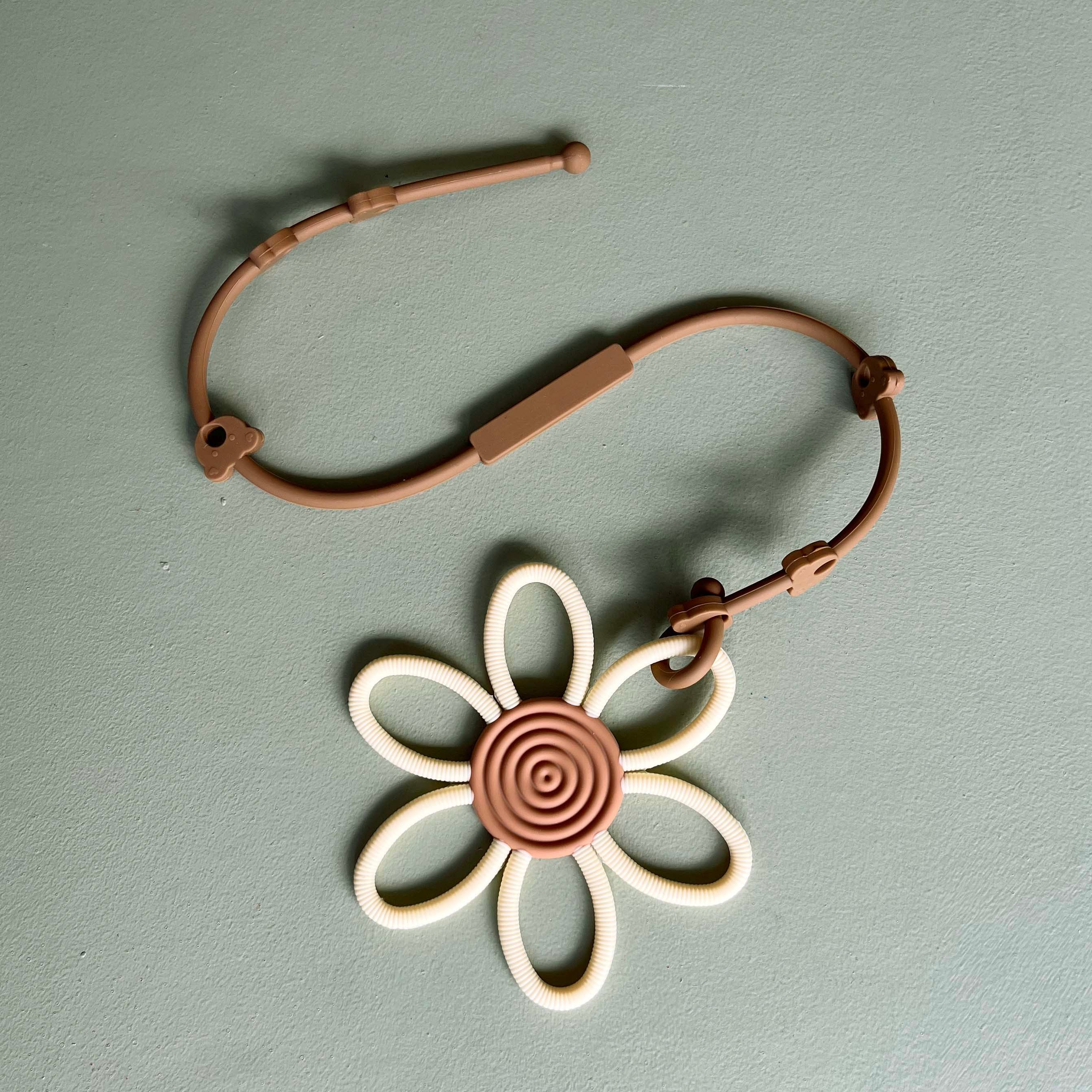 Daisy shaped teether for little hands