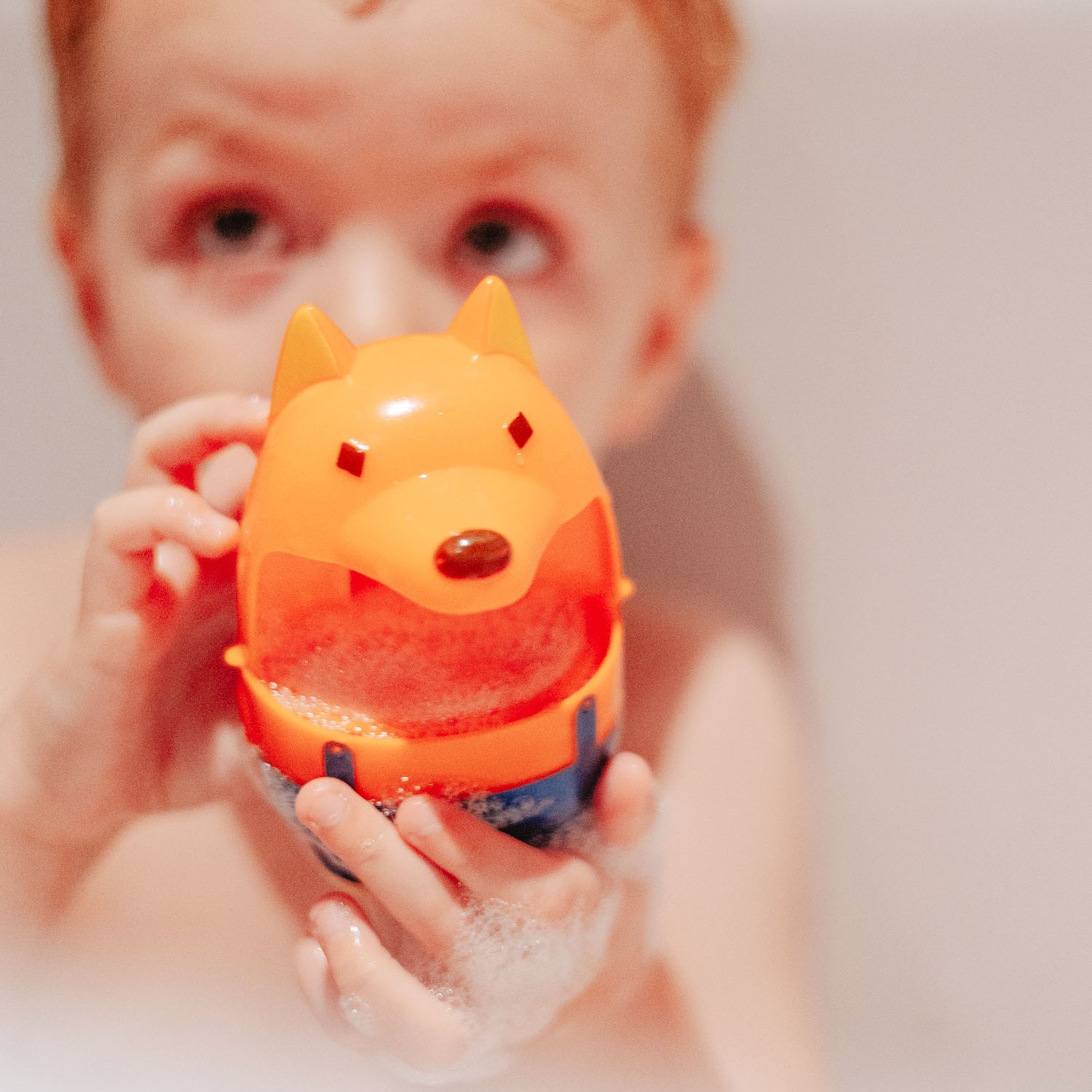 Bubble blowing toy for garden and outdoor fun