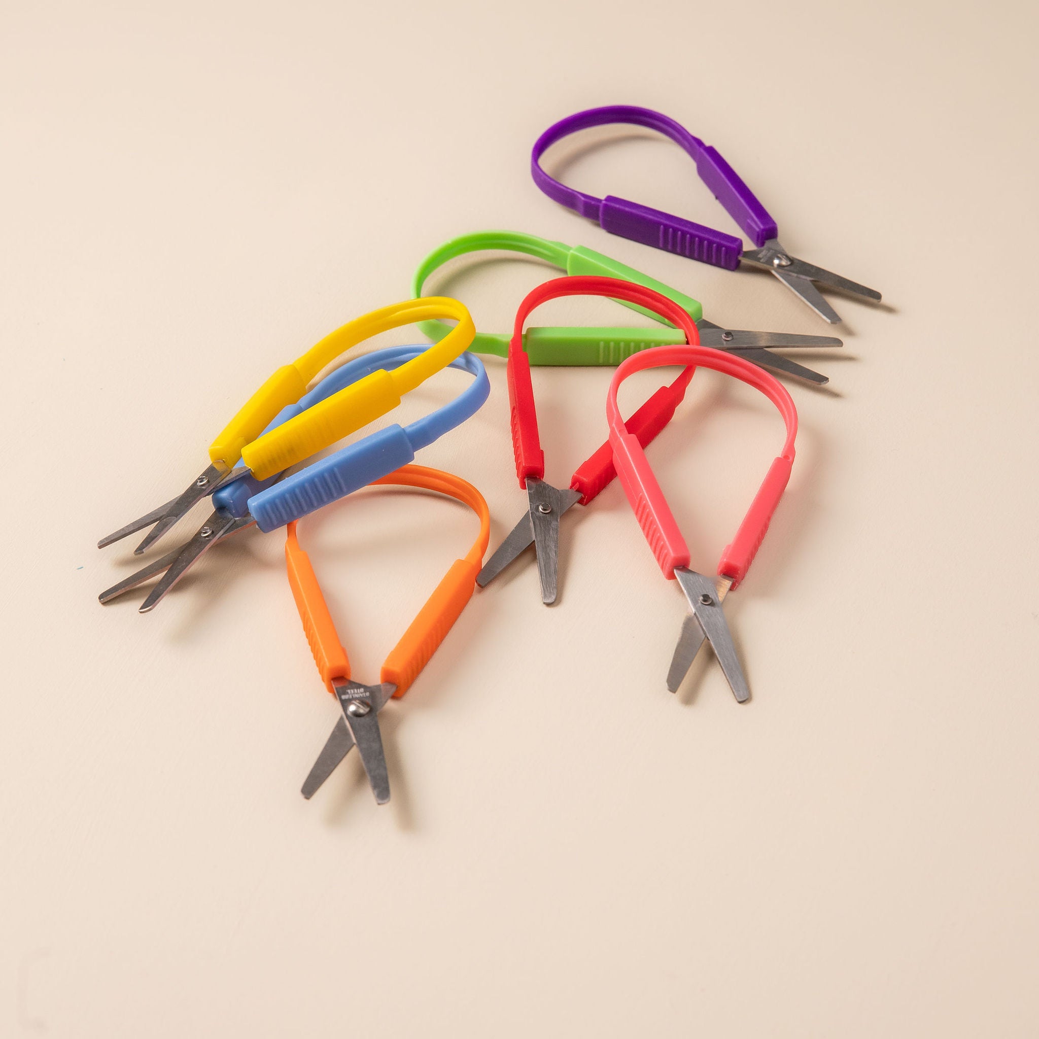 Self opening scissors with spring back action