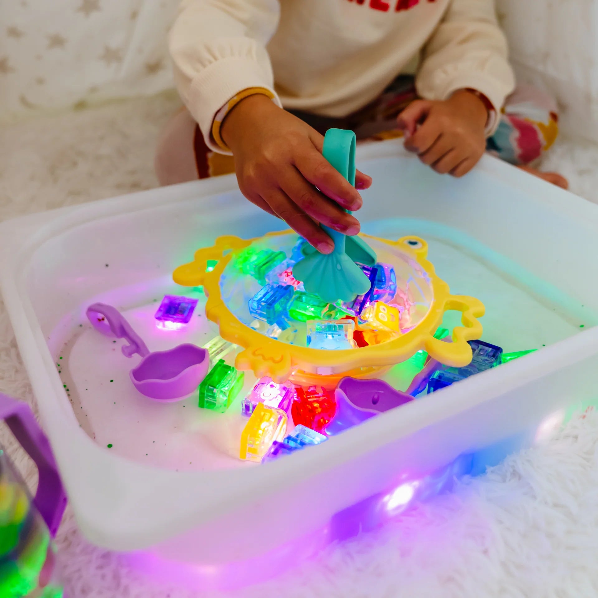 Glo Pals Pick-Up Pals sensory tools set
