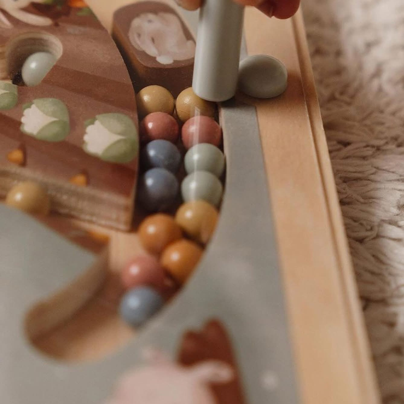 Little Dutch magnetic sorting maze toy