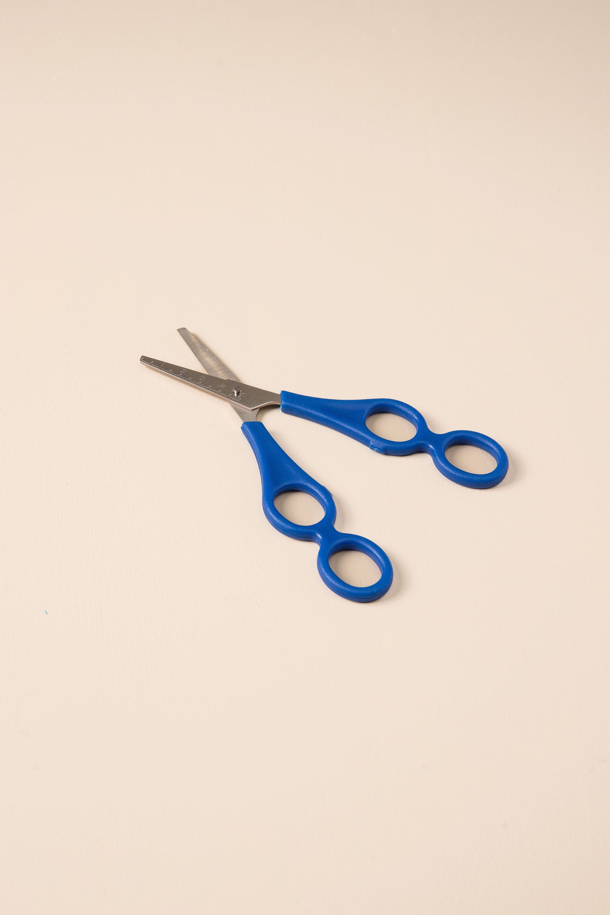 Training scissors for better grip