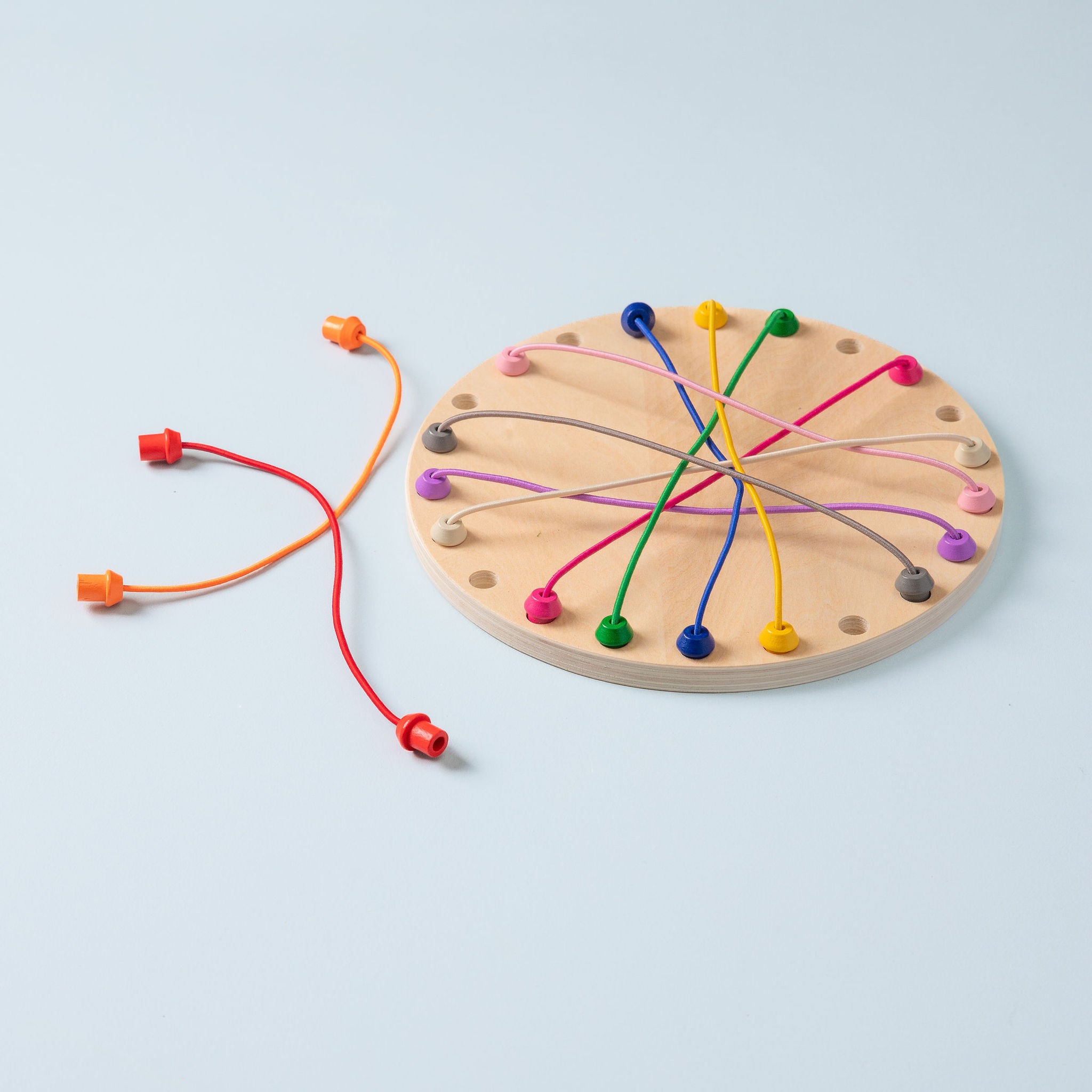 What's included in the Rope Solving Challenge — game board, 10 ropes, instructions, and carry case
