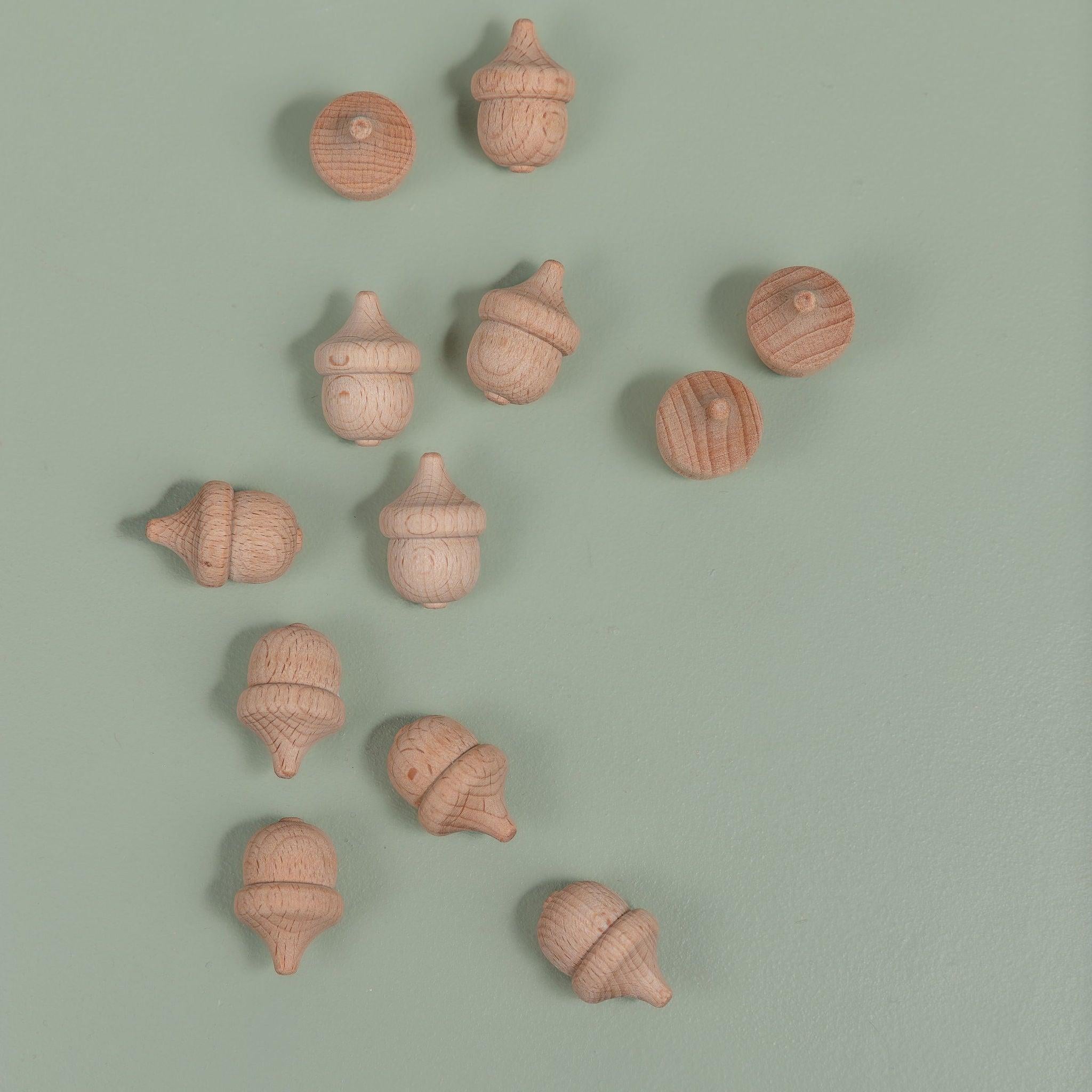 Assorted wooden pieces for pattern creation