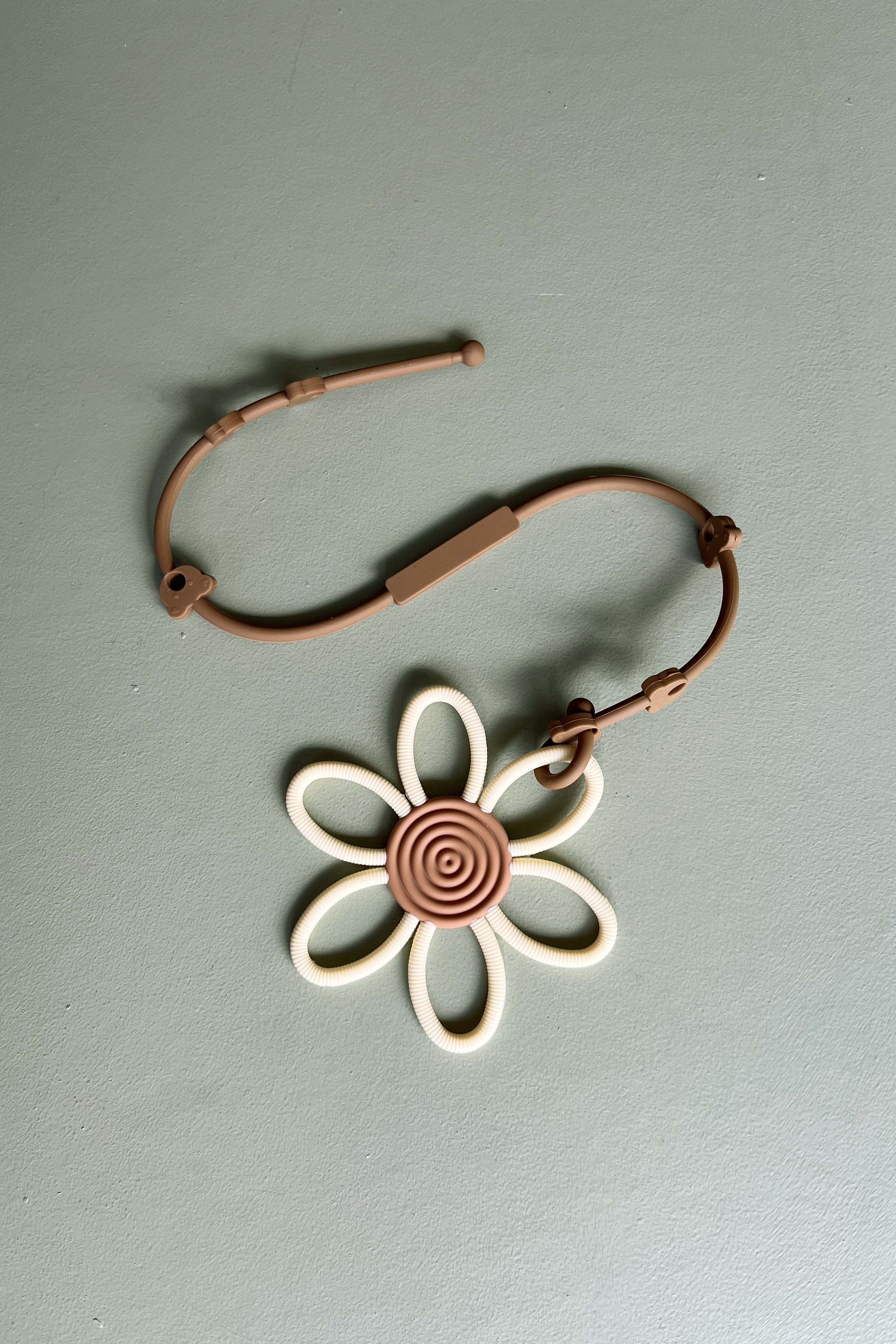 Daisy shaped teether for little hands