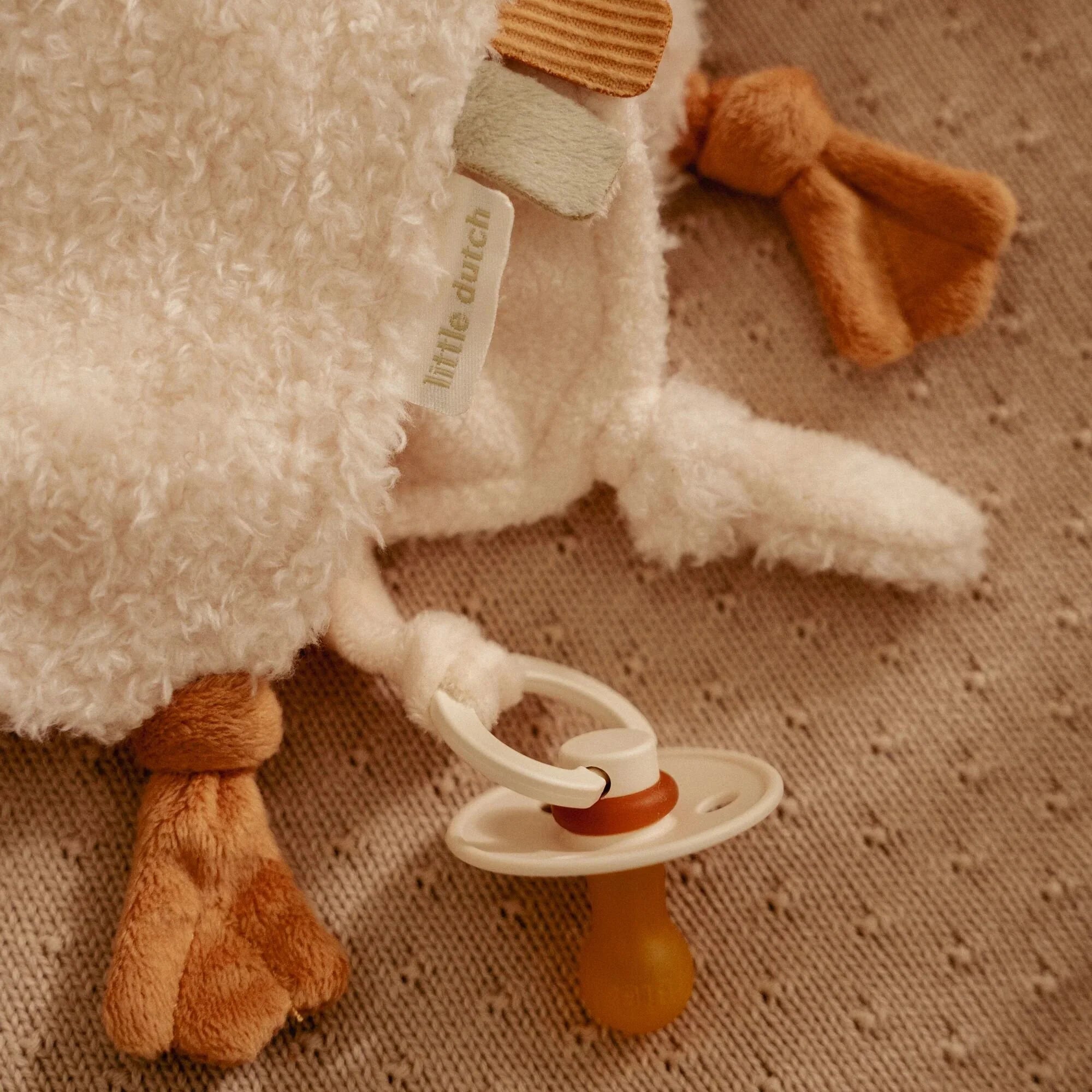 Fabric cuddle cloth for soothing and comfort