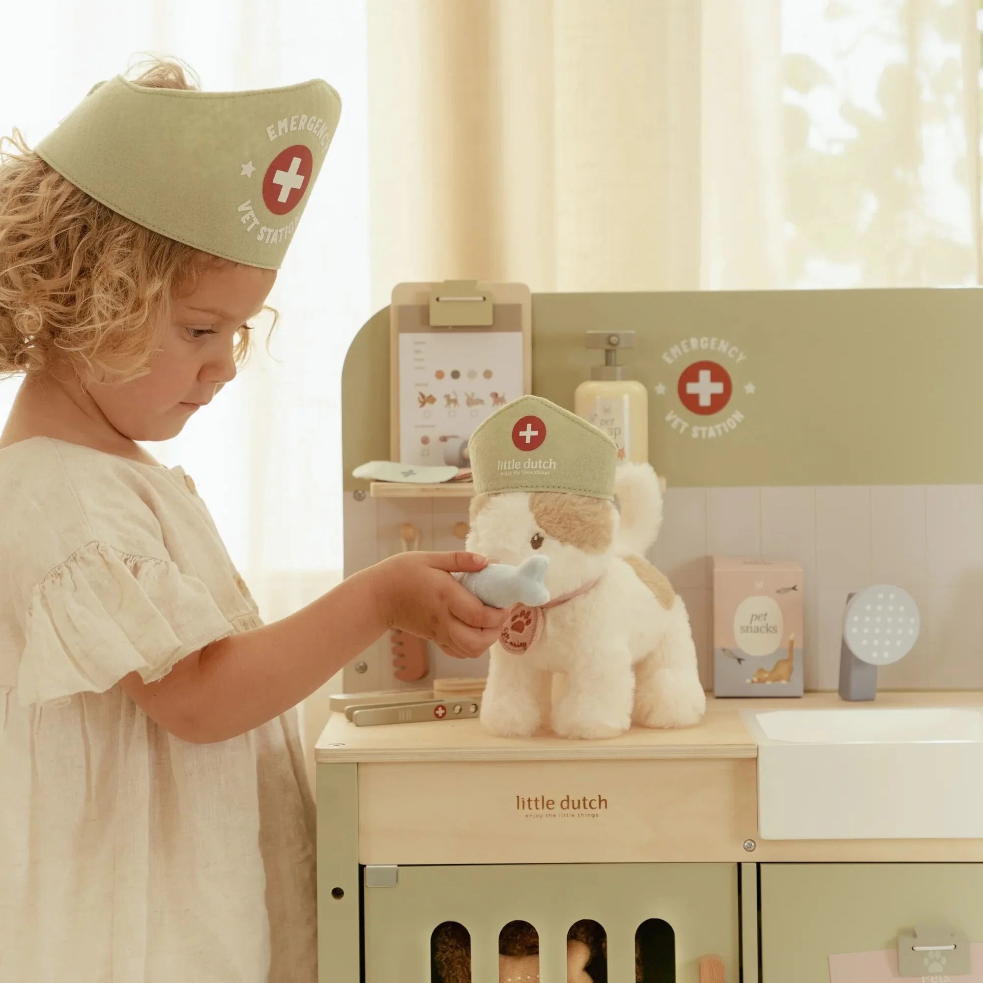 Little Dutch Wooden Veterinary Bench pretend play set