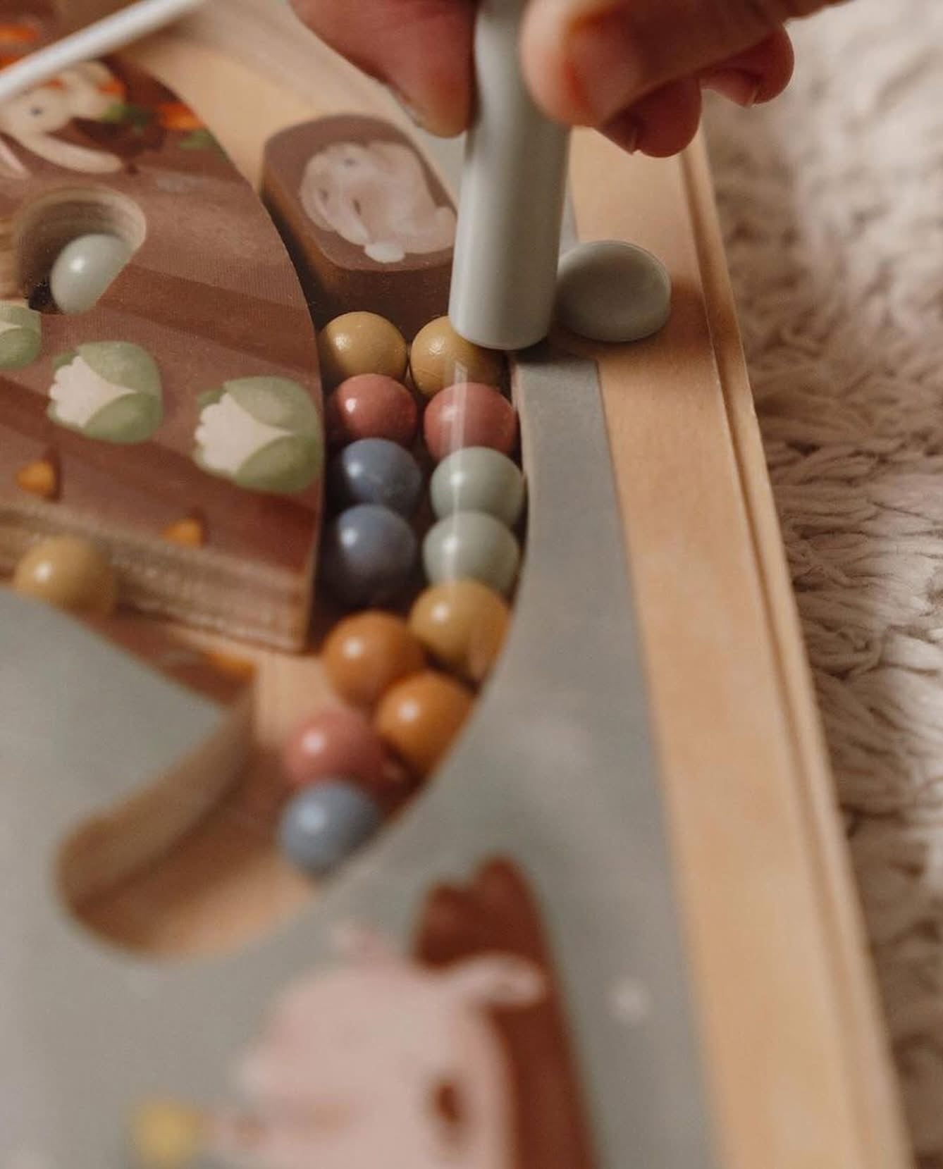 Little Dutch magnetic sorting maze toy