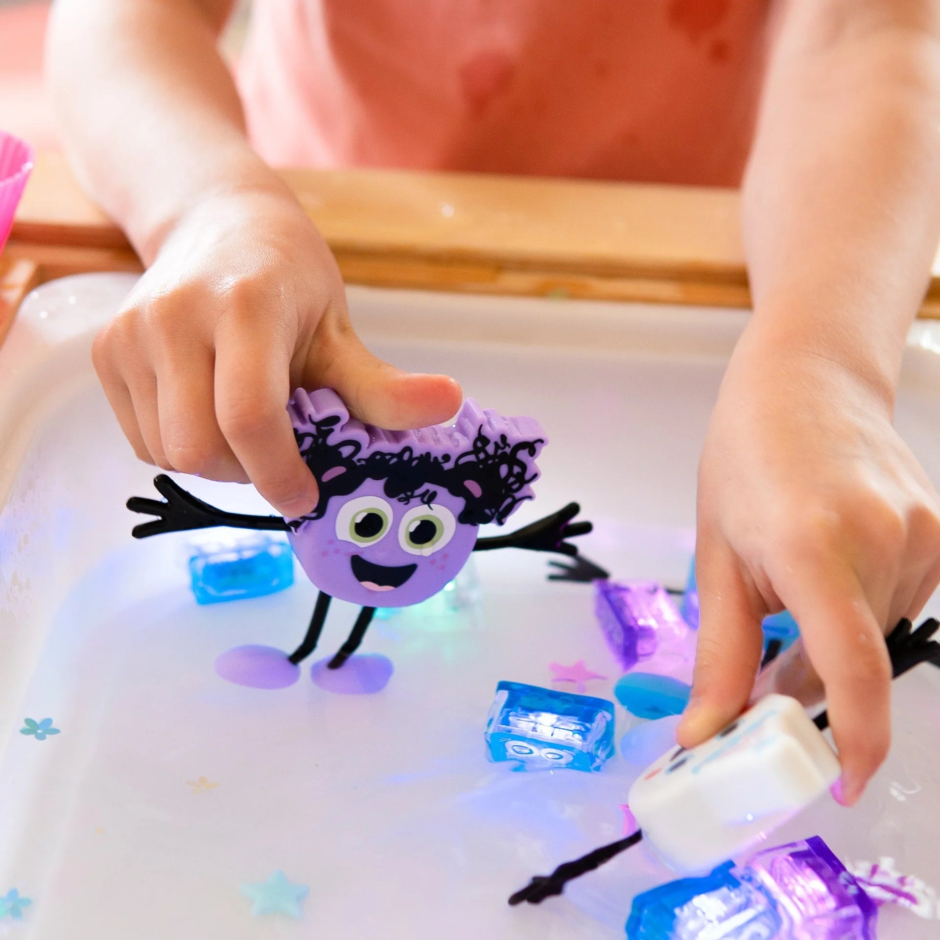 Lumi Glo Pals bath toy with light cubes