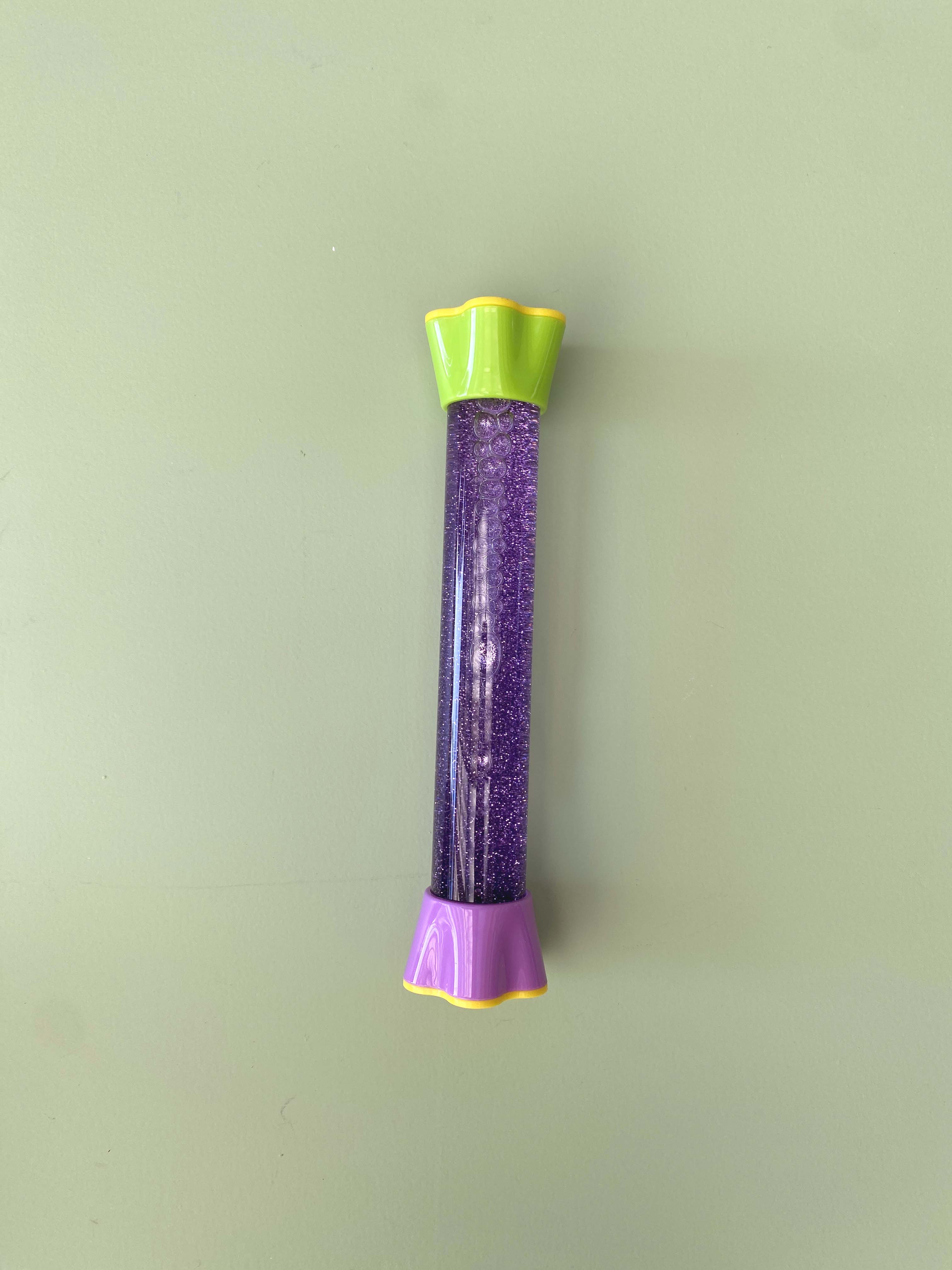 Glitter liquid timer with slow flowing movement
