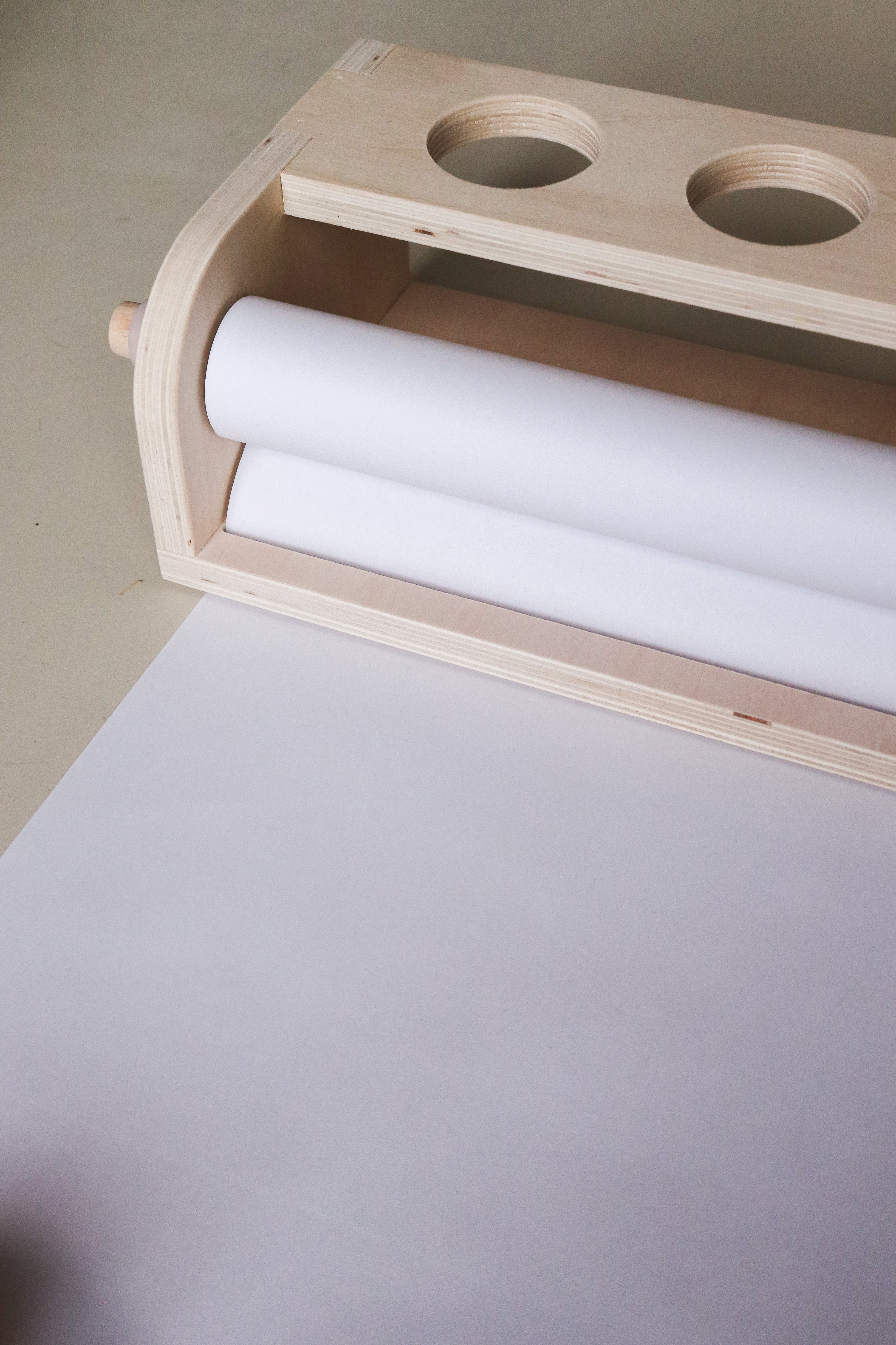 Table top paper dispenser with paper