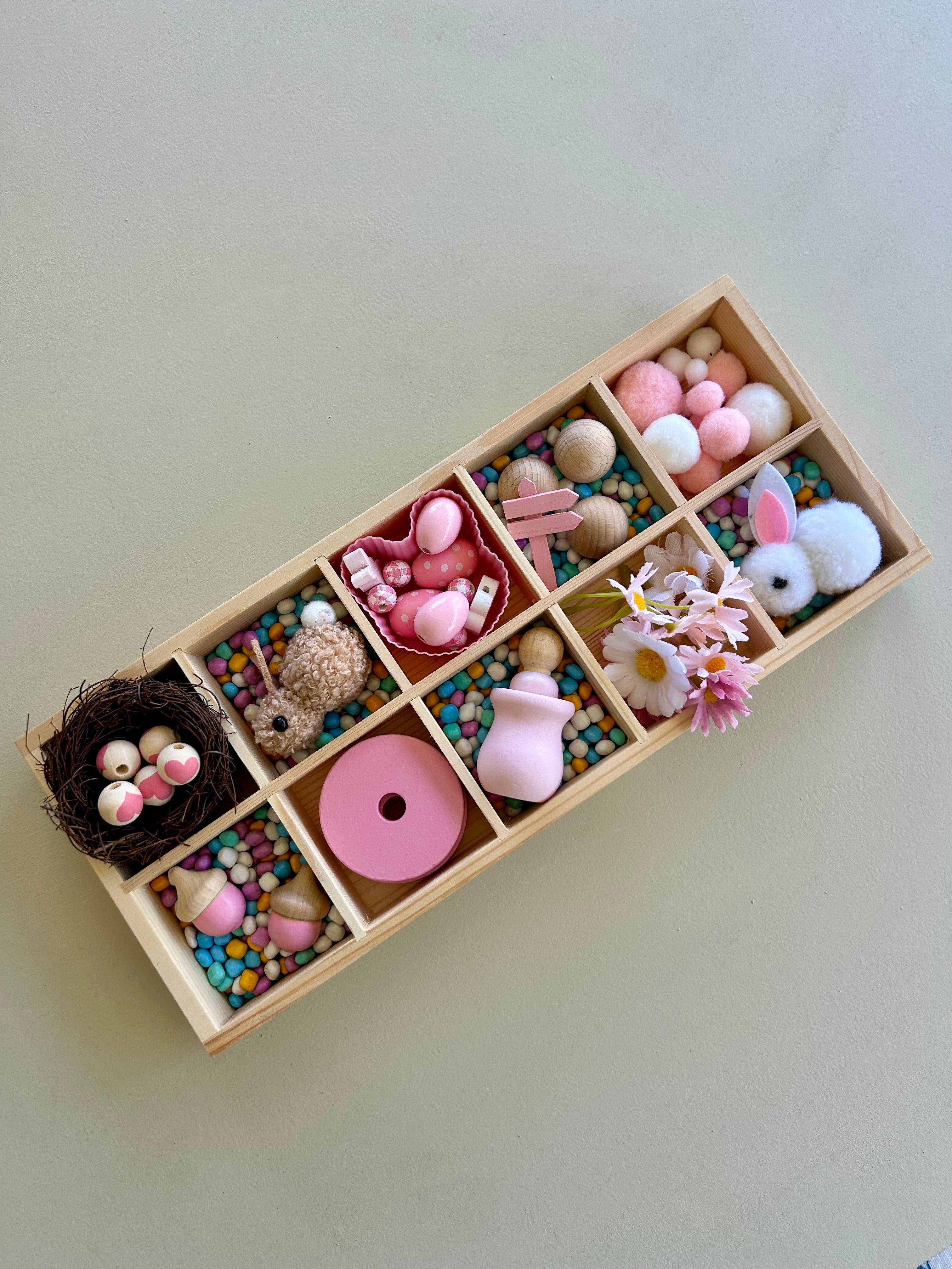 Sorting small objects in tinker tray