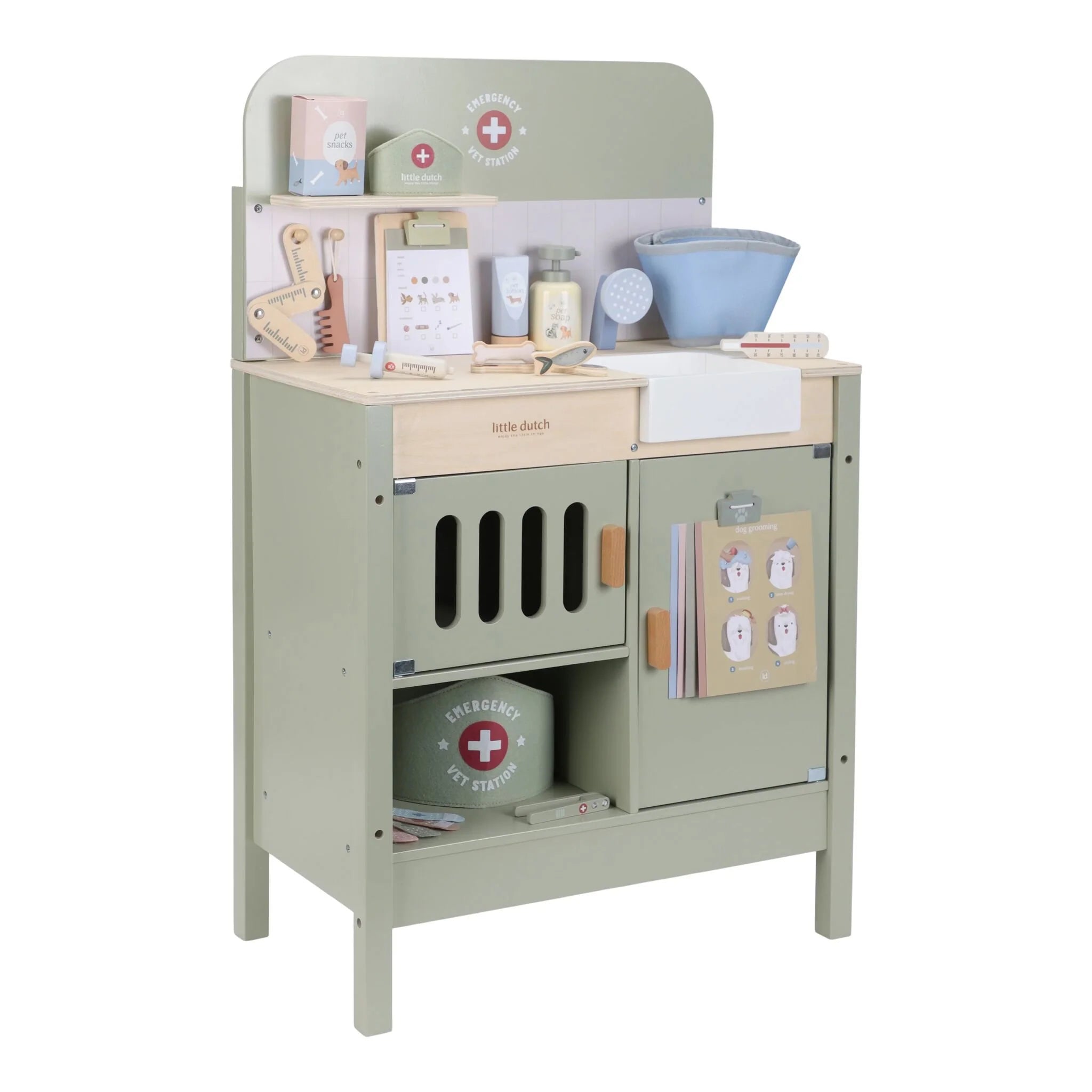 Veterinary role play toy set with pet and accessories