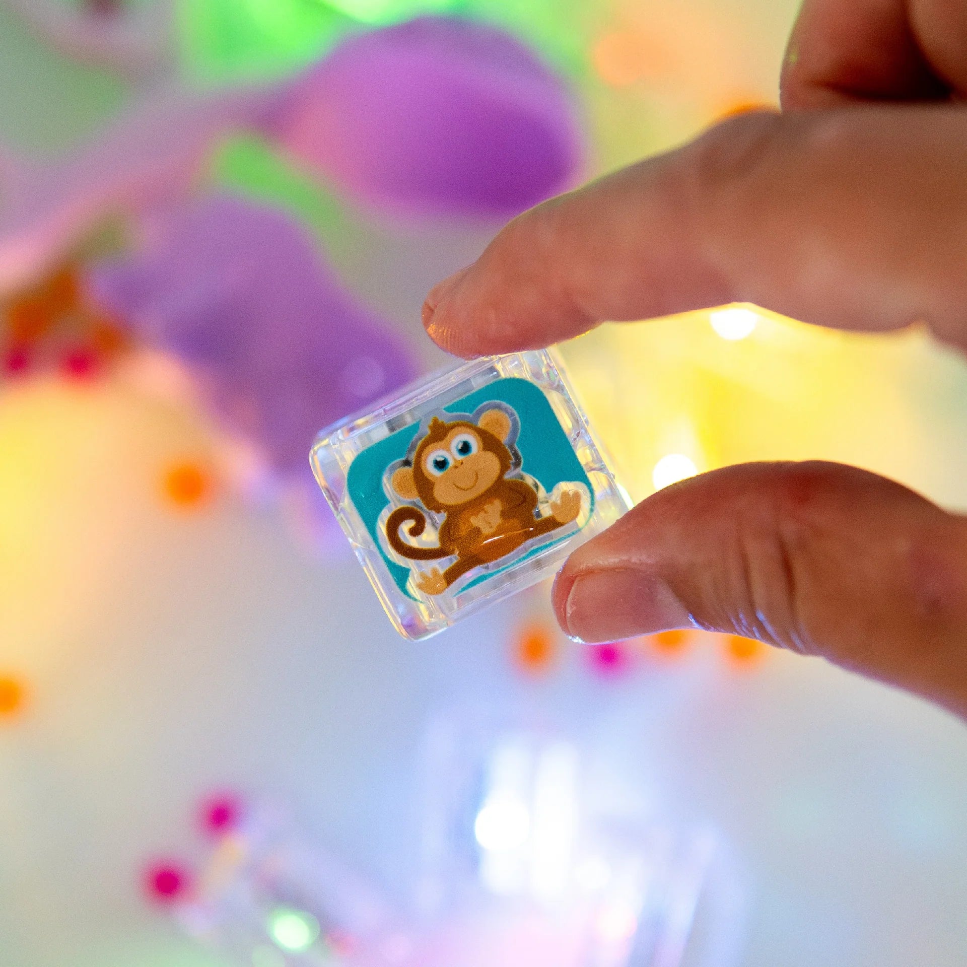 Water activated zoo bath toy cubes