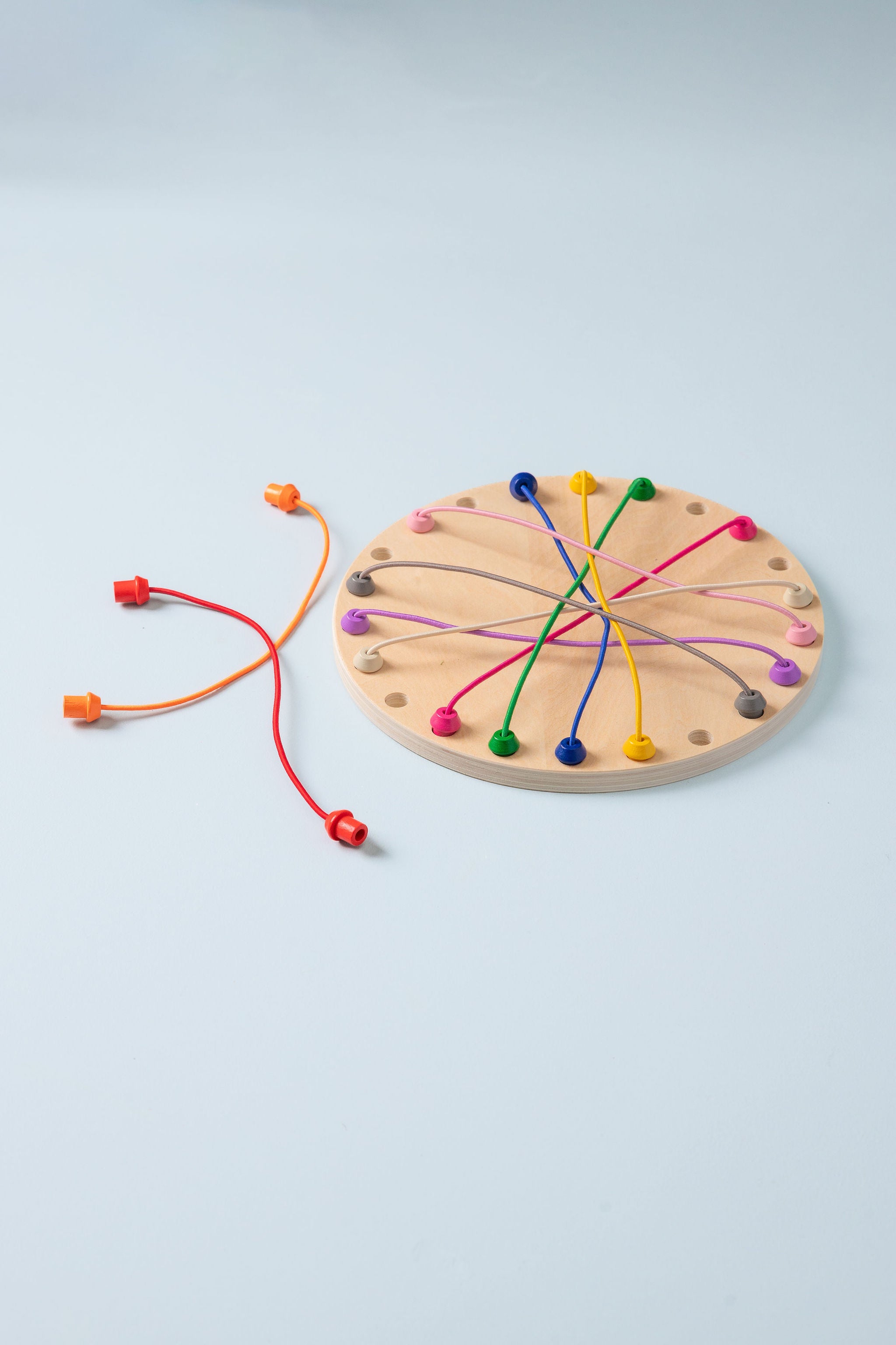 What's included in the Rope Solving Challenge — game board, 10 ropes, instructions, and carry case