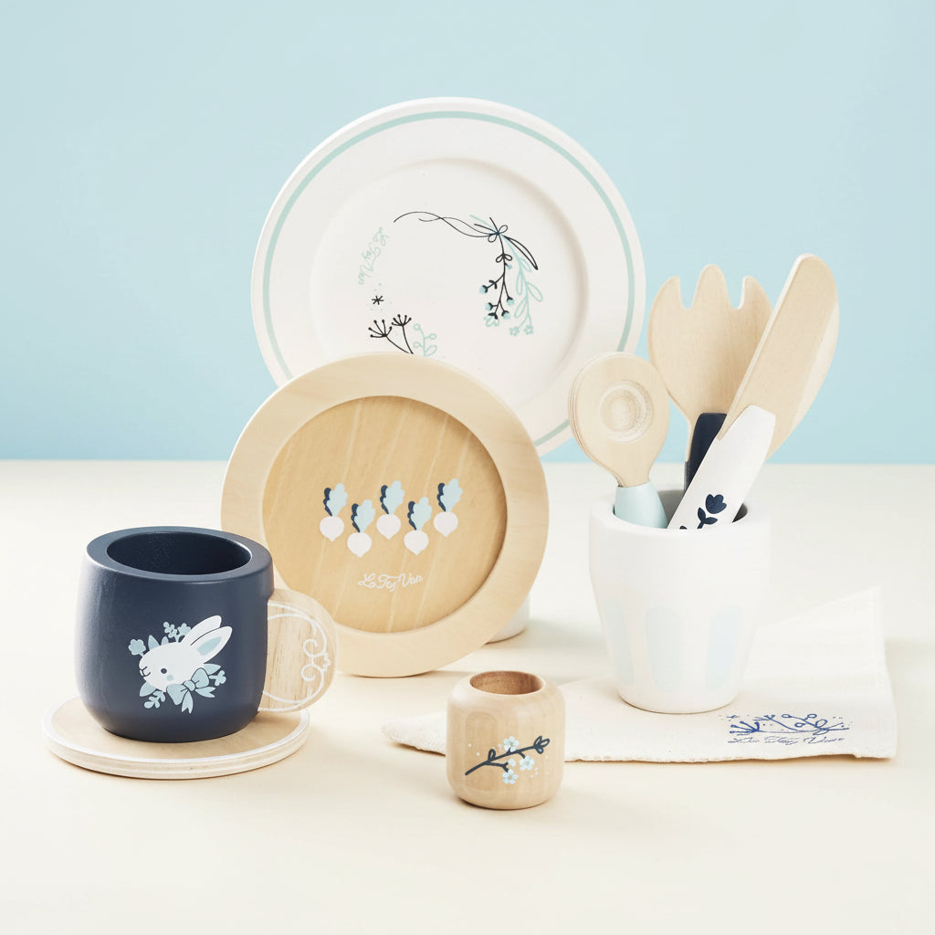 Wooden Dining Set with Wooden Cutlery