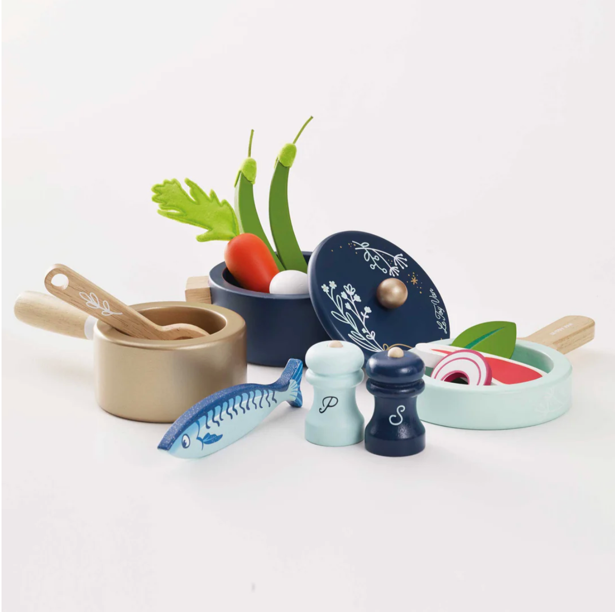 Wooden pots and pans pretend play kitchen set