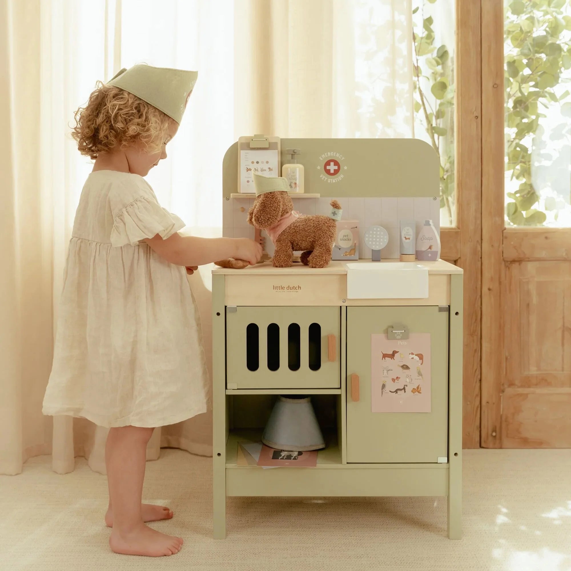 Wooden vet play station for kids by Little Dutch
